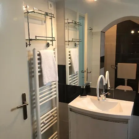 아파트 Cozy New Flat For 2 Or 3