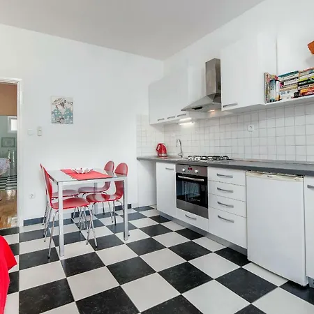 Cozy New Flat For 2 Or 3 * 흐바르