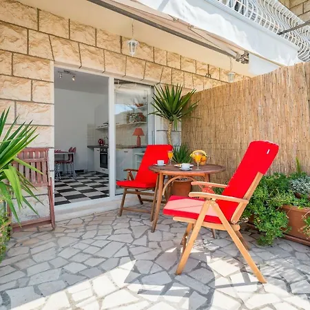 Cozy New Flat For 2 Or 3 아파트 흐바르