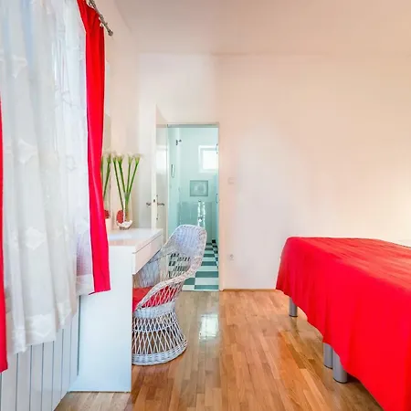 Cozy New Flat For 2 Or 3 흐바르