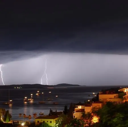 Cozy New Flat For 2 Or 3 Hvar Town