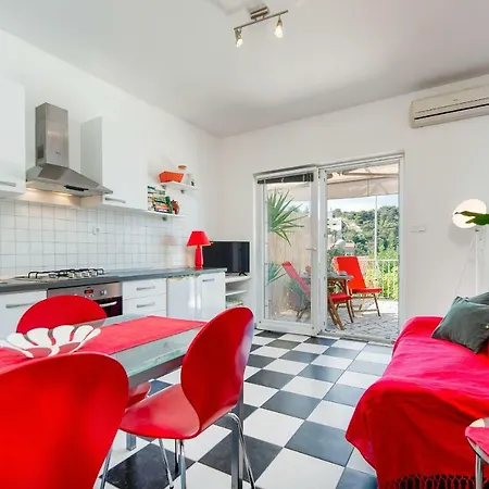 Cozy New Flat For 2 Or 3