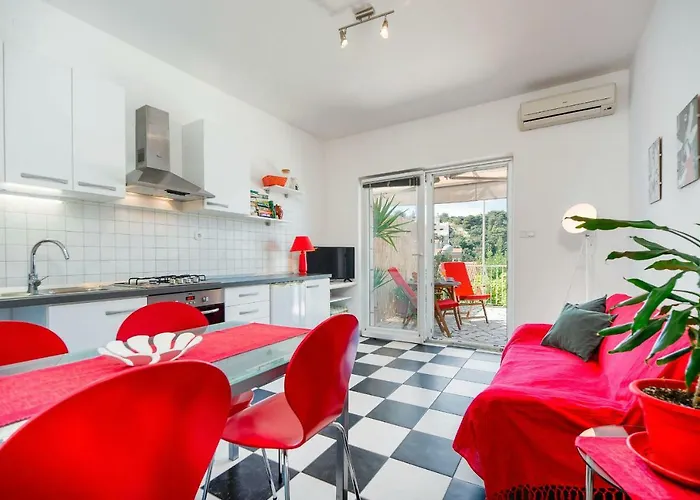 Cozy New Flat For 2 Or 3